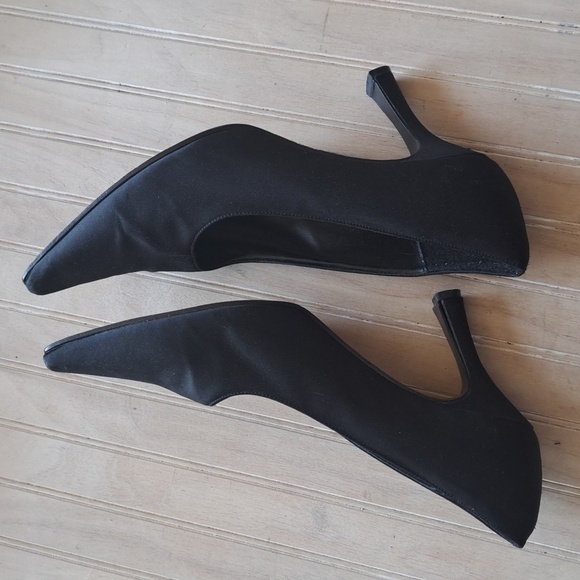 Mootsies Tootsies Collection Black Satin Fabric Short Heel Pumps Classy Formal - Picture 10 of 10
